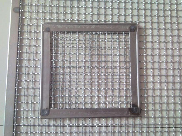 包邊軋花網 - 安平縣威馳金屬絲網制品有限公司